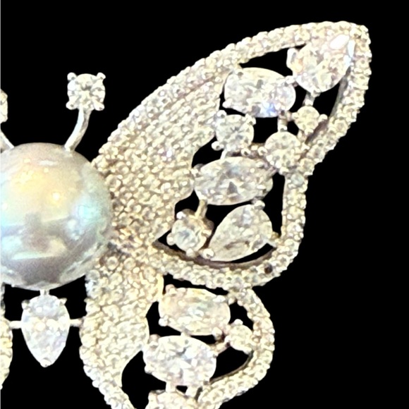 Swarovski Crystals Silver Butterfly Brooch - Picture 5 of 6